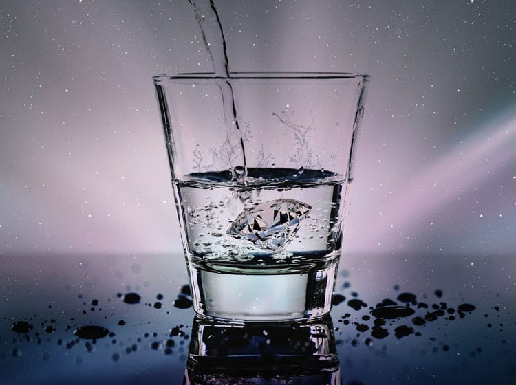 Mineralwasser im Glas